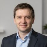 Портрет уверенного российского бизнесмена для сайта обучения охране труда в нефтяной промышленности