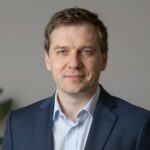 Портрет уверенного российского бизнесмена для сайта обучения охране труда в нефтяной промышленности